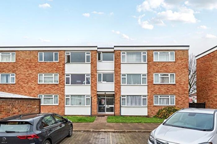 2 Bedroom Apartment For Sale In Tolworth Rise South, Surbiton, KT5