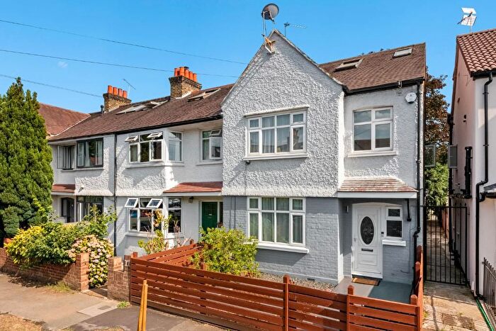 4 Bedroom End Of Terrace House For Sale In Netheravon Road, Hanwell, London, W7