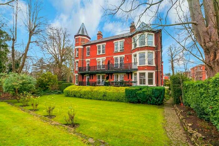 3 Bedroom Apartment To Rent In Richmond Mansions, Denton Road, Twickenham, TW1