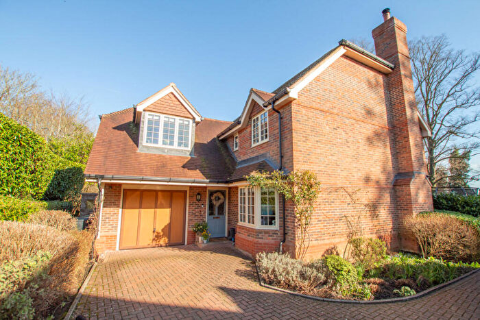 4 Bedroom Detached House For Sale In Croft Drive, Pangbourne, Reading, Berkshire, RG8