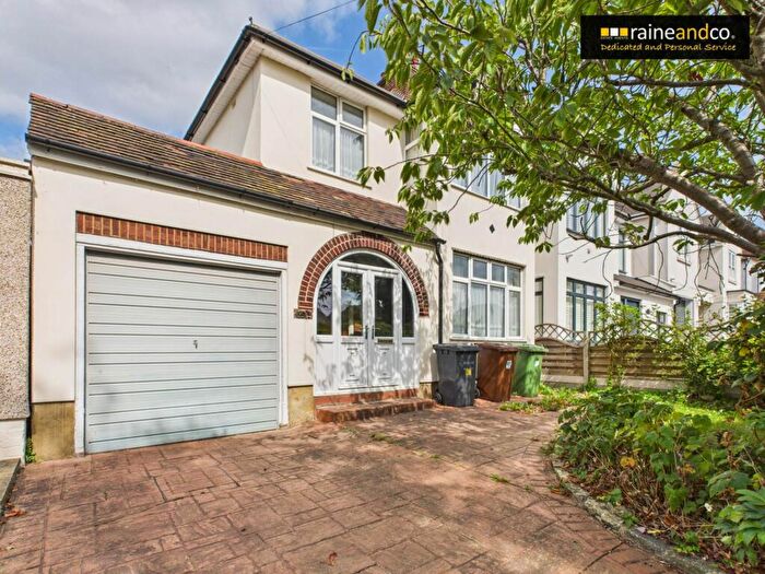 3 Bedroom Semi-Detached House For Sale In The Walk, Potters Bar, EN6