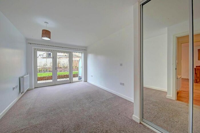 1 Bedroom Flat For Sale In Hero, Kingston Road, Wimbledon Chase, SW20