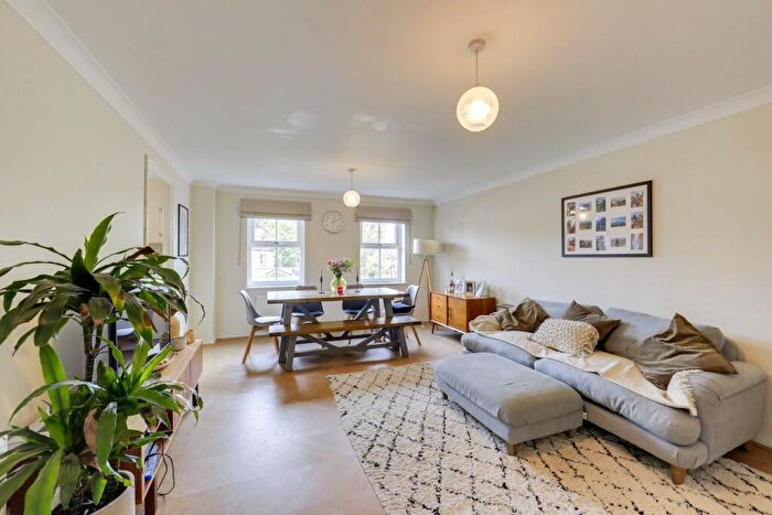 2 Bedroom Flat For Sale In Lullingstone Lane, Hither Green, London, SE13