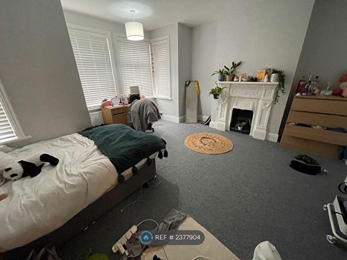 4 Bedroom Semi-Detached House To Rent In Devonshire Road, Southampton, SO15