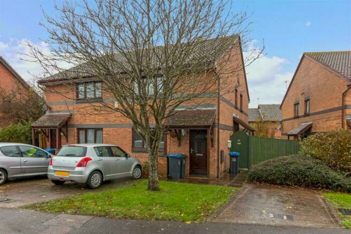 3 Bedroom Semi-Detached House To Rent In Carisbrooke Drive, Worthing, BN13