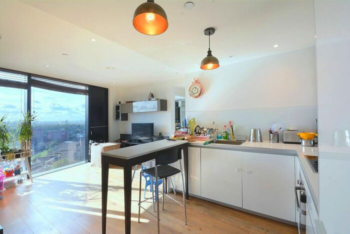 2 Bedroom Flat To Rent In Walworth Road, Elephant And Castle, SE1