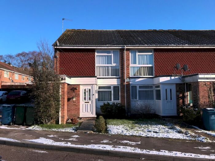 1 Bedroom Flat To Rent In Beeton Close, Hatch End, HA5