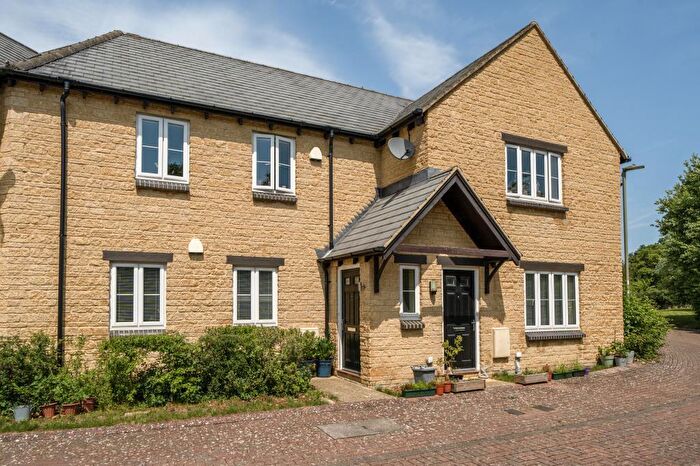 2 Bedroom Flat For Sale In Woodstock, Oxfordshire, OX20