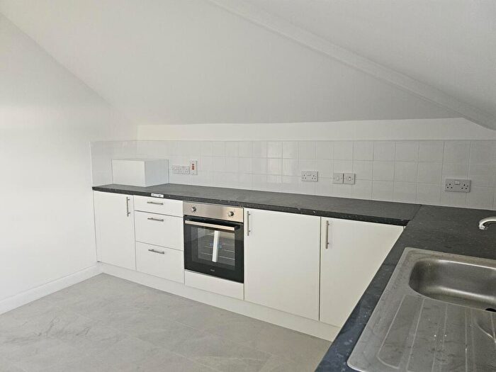 2 Bedroom Flat To Rent In Oliver Grove, South Norwood, SE25