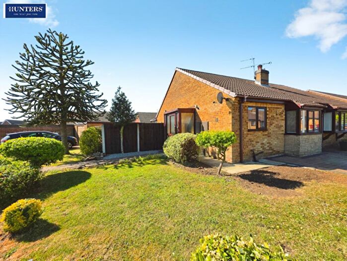 2 Bedroom Semi-Detached Bungalow To Rent In Leaburn Road, Messingham, Scunthorpe, DN17