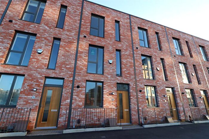 3 Bedroom Terraced House To Rent In Cleminson Street, Salford, M3