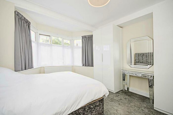 1 Bedroom Flat To Rent In Dehar Crescent, Hendon, London, NW9