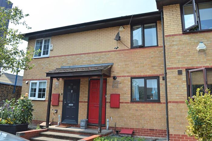 2 Bedroom Terraced House To Rent In Foxwell Mews Brockley, SE4