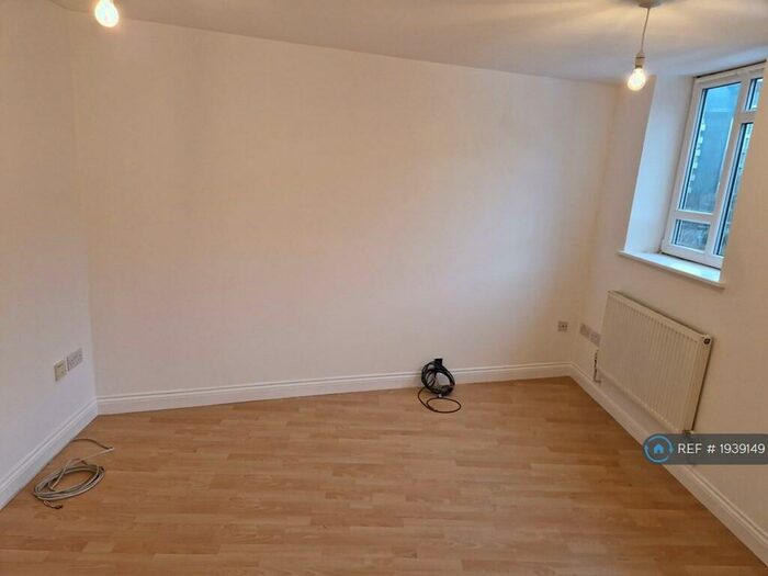2 Bedroom Flat To Rent In St. James Place, Bristol, BS1