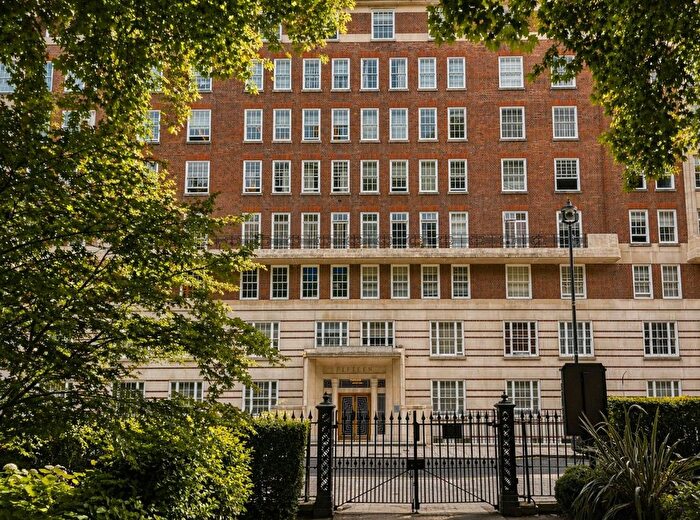 2 Bedroom Flat To Rent In Portman Square, Marylebone, London, W1H