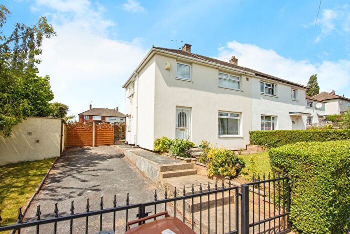 3 Bedroom Semi Detached House For Sale In Kentmere Avenue, Leeds, LS14