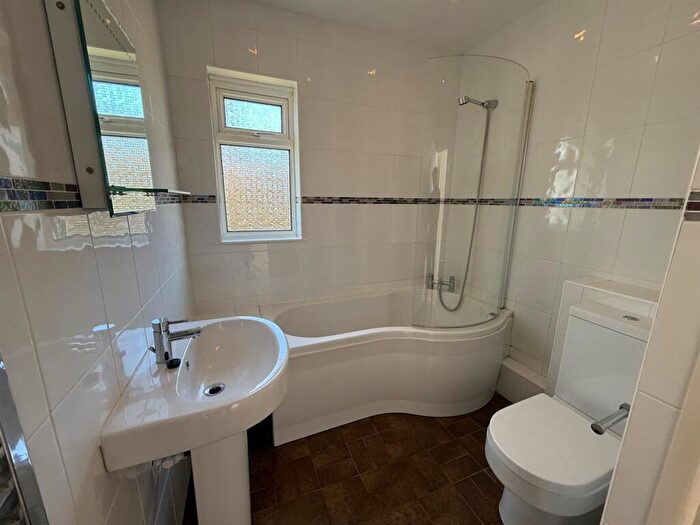 2 Bedroom Detached Bungalow To Rent In Higher Park Road, Braunton, EX33