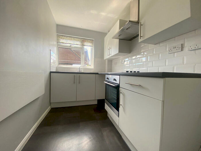 1 Bedroom Flat To Rent In Taylor Close, Orpington, BR6