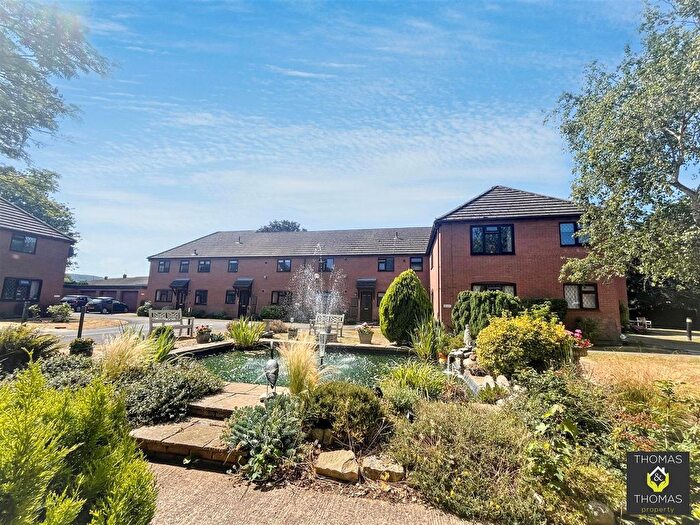 2 Bedroom Flat For Sale In Hucclecote Road, Gloucester, GL3