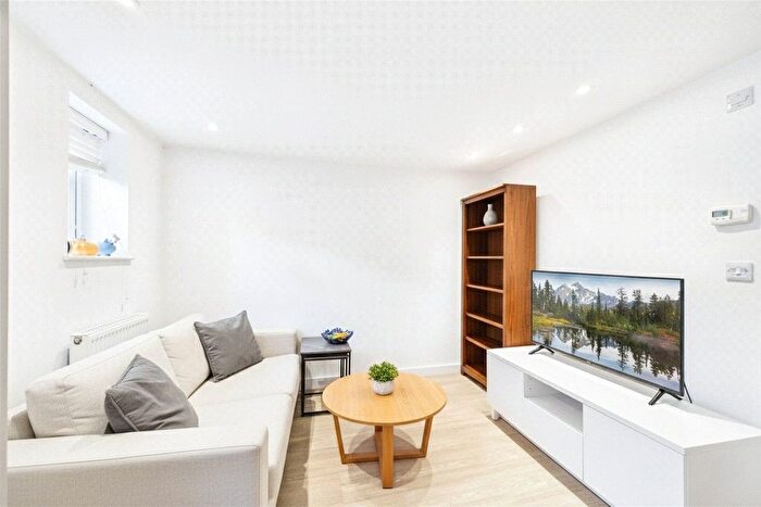 1 Bedroom Flat To Rent In Ray Park Avenue, Maidenhead, Berkshire, SL6