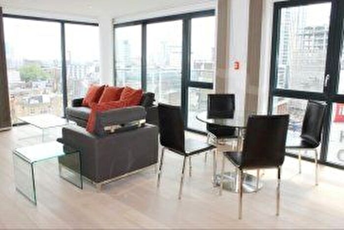 2 Bedroom Flat To Rent In Kensington Apartments, Commercial Street, Aldgate, London, E1