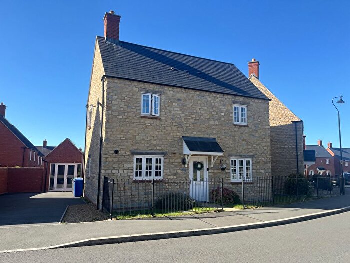 3 Bedroom Detached House For Sale In Pianoforte Road, Roade, NN7