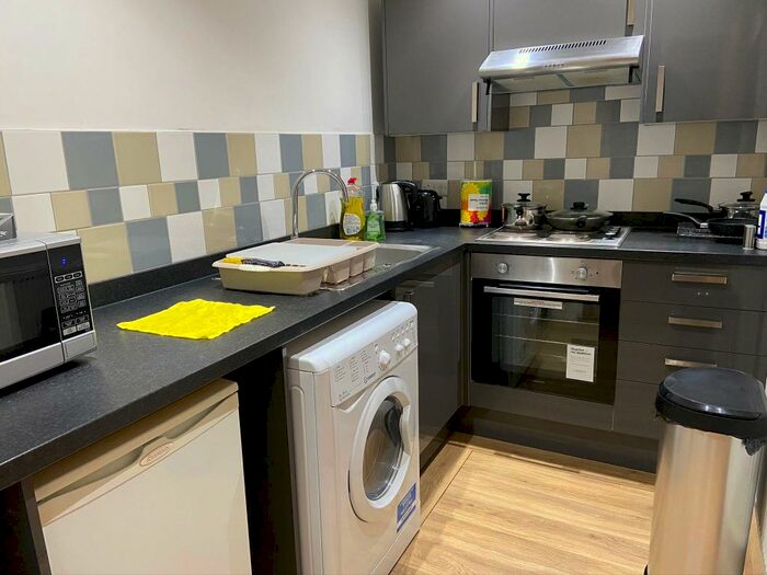 2 Bedroom Apartment To Rent In Isambard Brunel Road, Portsmouth, PO1