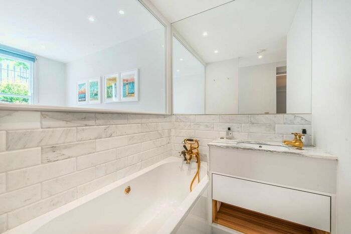 3 Bedroom Flat To Rent In Strathmore Gardens, Kensington, London, W8