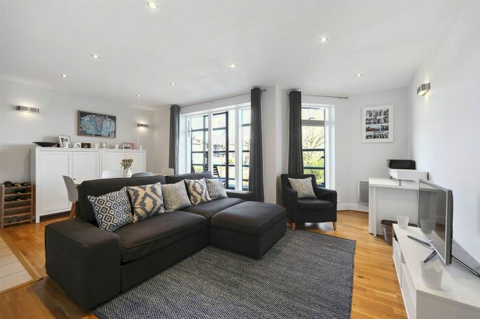 2 Bedroom Flat To Rent In Collington Street, London, SE10