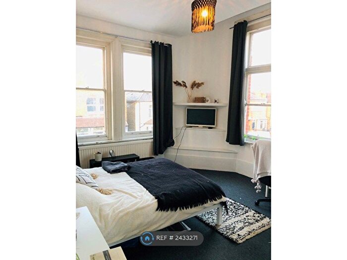 5 Bedroom Flat To Rent In The Kelly Arms, Kingston Upon Thames, KT1