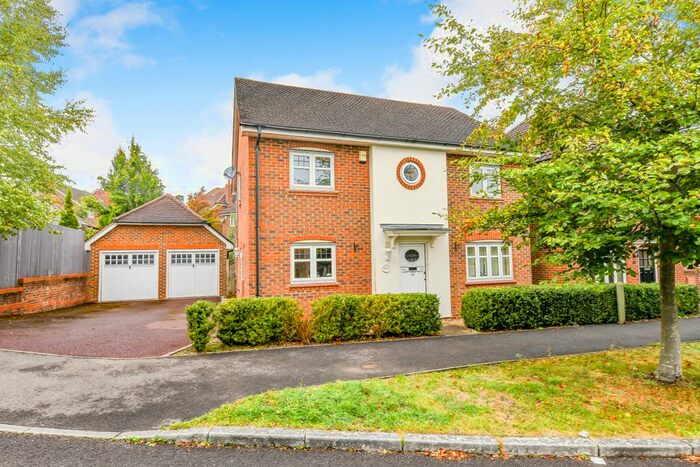4 Bedroom Detached House To Rent In Chineham Close, Fleet, GU51