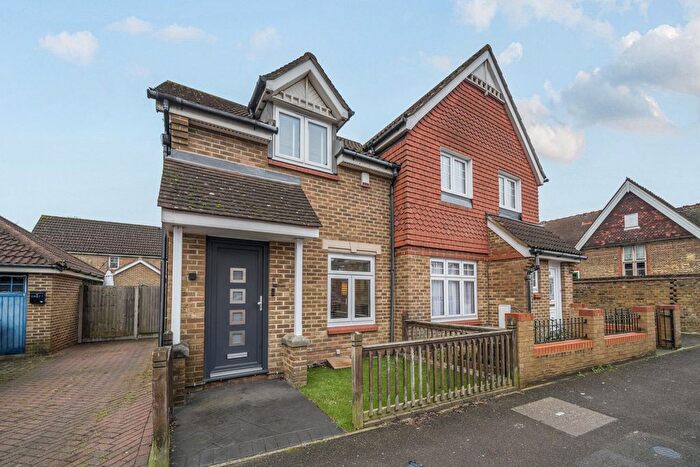 2 Bedroom Semi Detached House For Sale In Northdown Road, Welling, DA16
