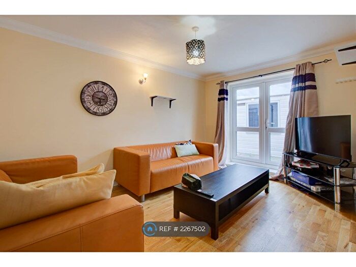 6 Bedroom Semi-Detached House To Rent In Alandale Close, Reading, RG2