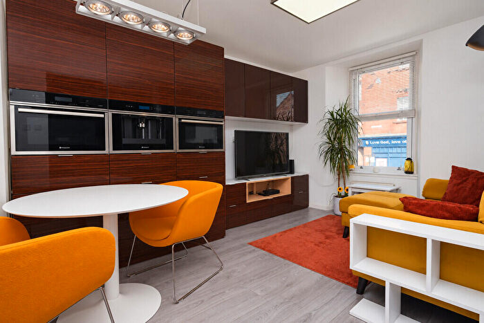 2 Bedroom Apartment For Sale In South Street, Perth, PH2
