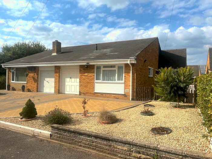 3 Bedroom Semi-Detached Bungalow To Rent In Poplar Drive, Fareham, PO14