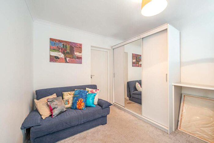 2 Bedroom Flat For Sale In Sunrise View, Mill Hill, London, NW7