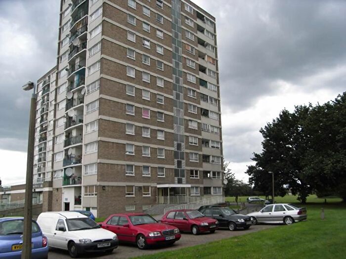 1 Bedroom Flat To Rent In Newton House, Enfield, EN3