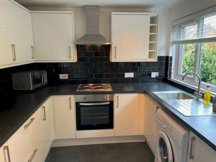 2 Bedroom Flat To Rent In Sharon Court, Bickley Road, Bromley, BR1