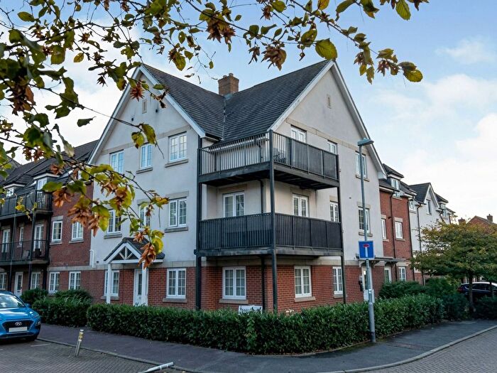2 Bedroom Flat For Sale In Wellesbourne Crescent, High Wycombe, HP13