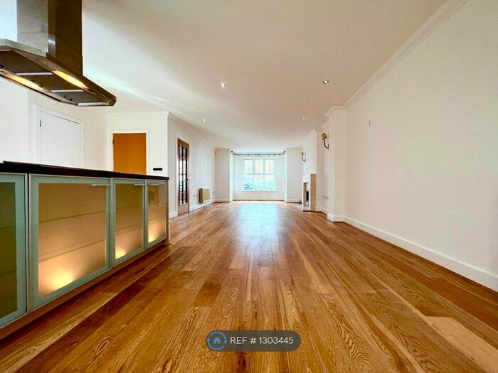 4 Bedroom Terraced House To Rent In Deveraux Close, Beckenham, BR3