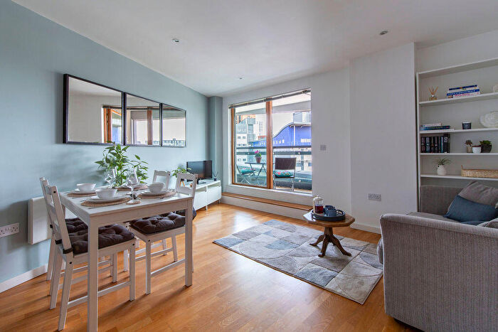 2 Bedroom Apartment For Sale In Gateway East, LS9