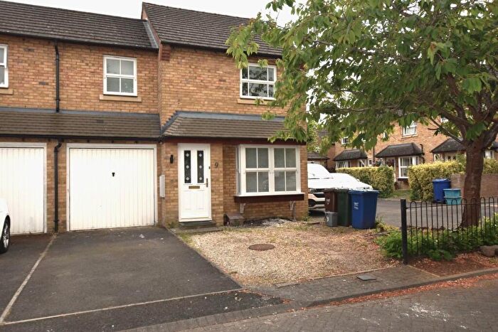 3 Bedroom Semi-Detached House To Rent In Larkspur Square, Bicester, Oxfordshire, OX26