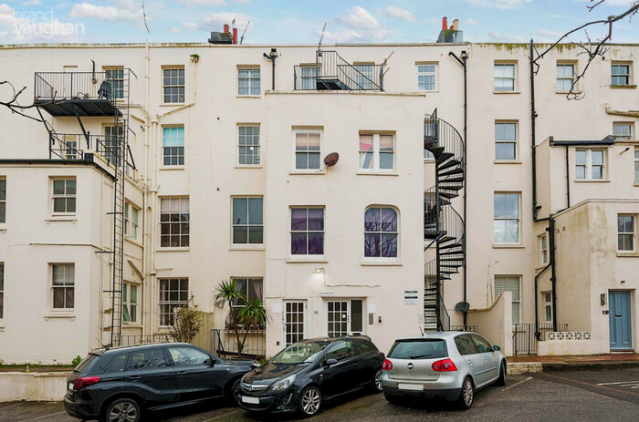 Flat To Rent In Sillwood Place, Brighton, East Sussex, BN1