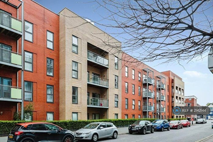 1 Bedroom Flat To Rent In Cross Street, Portsmouth, PO1