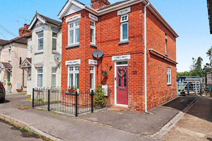 3 Bedroom Semi-Detached House For Sale In Beaucroft Road, Waltham Chase, SO32