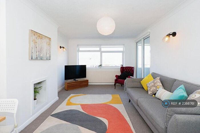 2 Bedroom Flat To Rent In Rosslyn Court, Shoreham-By-Sea, BN43