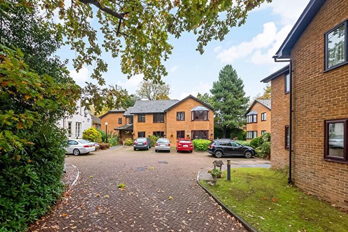 2 Bedroom Flat For Sale In Sylvan Hill, Crystal Palace, London, SE19