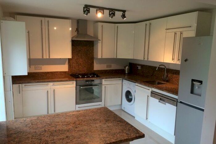 2 Bedroom Flat To Rent In Thorndale Court, Altrincham, WA15