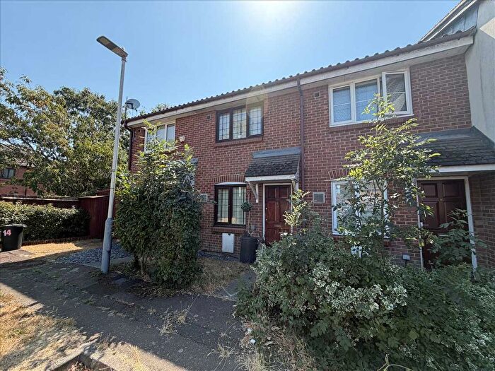 1 Bedroom Terraced House For Sale In Raywood Close, Harlington, UB3
