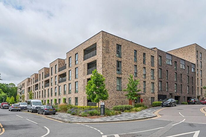 2 Bedroom Flat For Sale In Mahindra Way, Beckton, London, E6